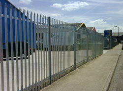 Acoustic fencing with steel spurs